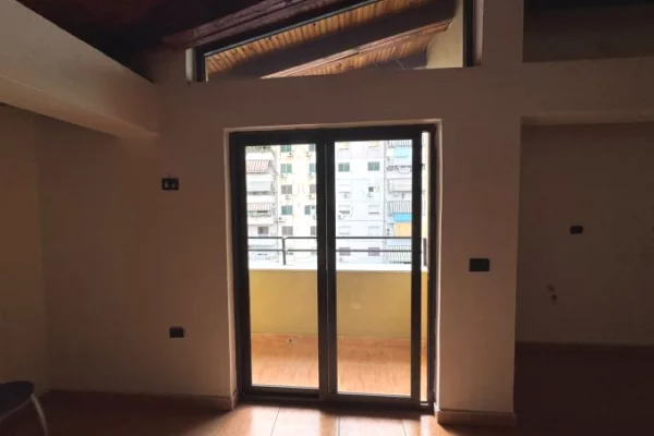 Jepet ambient biznesi me qira tek Sheshi Willson , prane Gjimnazit Petro Nini , ish Blloku  