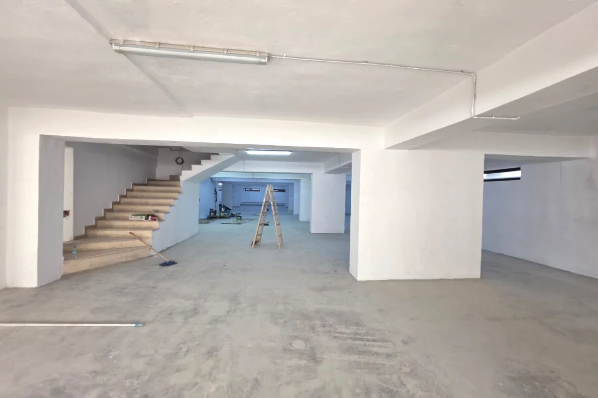 Jepet ambient biznesi me qira tek Rruga Dritan Hoxha , Laprake  