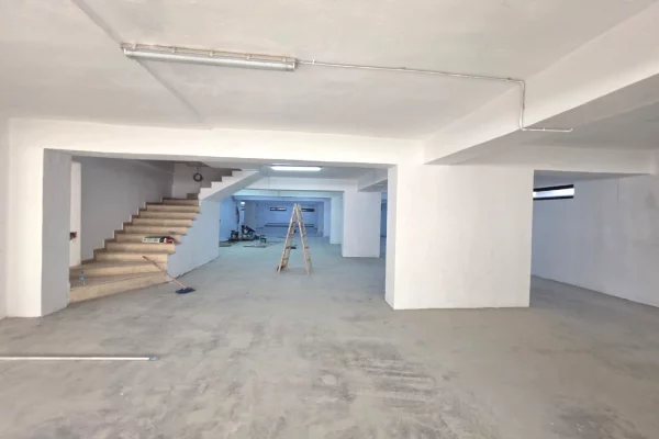 Ambient biznesi me qera 3+1 ne Tirane - 7,000 Euro