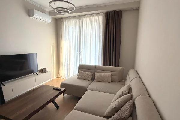 Shtepi me qera 2+1 ne Tirane - 1,000 Euro