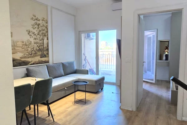 Jepet apartament 1+1 me qira tek Kompleksi Aura , Laprake 
