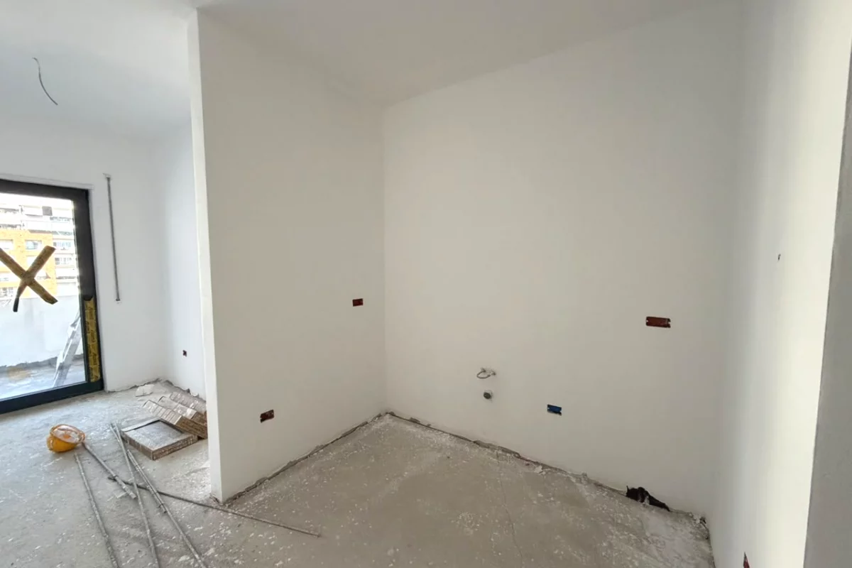 Shtepi ne shitje Apartament ne Tirane, 1+1, Mobilimi Bosh, pa mobiluar, Pagesa 142,000  Euro.