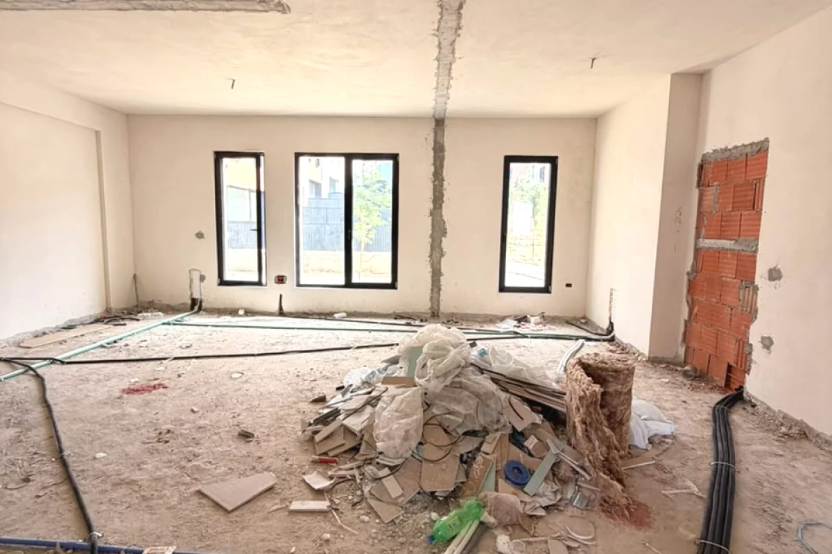 Shtepi ne shitje Duplex(shtepi me 2 kate) ne Tirane, 3+1, Mobilimi Bosh, pa mobiluar, Pagesa 550,000  Euro.