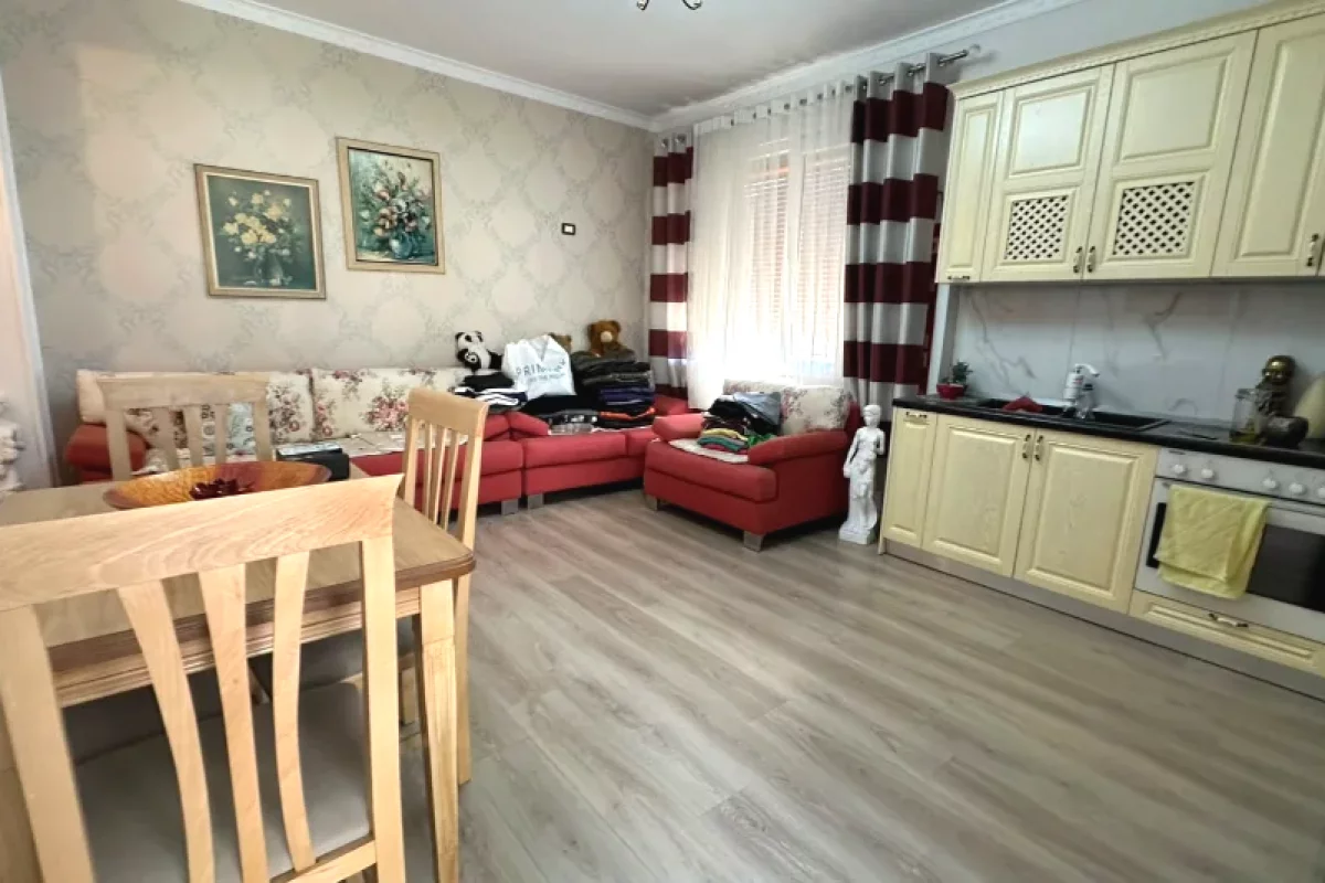 Shtepi me qera Apartament ne Tirane, 1+1, Mobilimi E mobiluar, Pagesa 500  Euro.