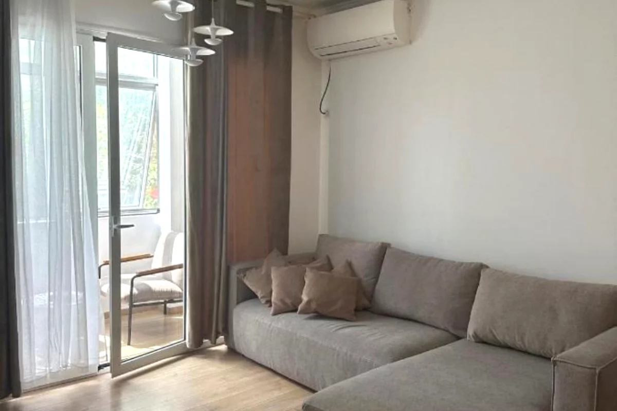 Shtepi me qera Apartament ne Tirane, 2+1, Mobilimi E mobiluar, Pagesa 850  Euro.