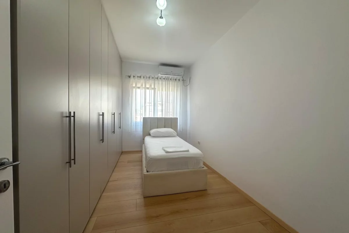 Shtepi me qera Apartament ne Tirane, 2+1, Mobilimi E mobiluar, Pagesa 1,000  Euro.