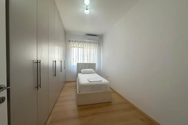 Shtepi me qera 2+1 ne Tirane - 1,000 Euro
