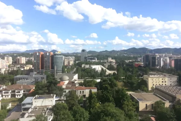 Ambient biznesi ne shitje 3+1 ne Tirane - 1,350,000 Euro