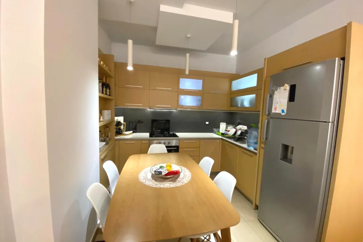 Shtepi me qera Apartament ne Tirane, 2+1, Mobilimi E mobiluar, Pagesa 600  Euro.