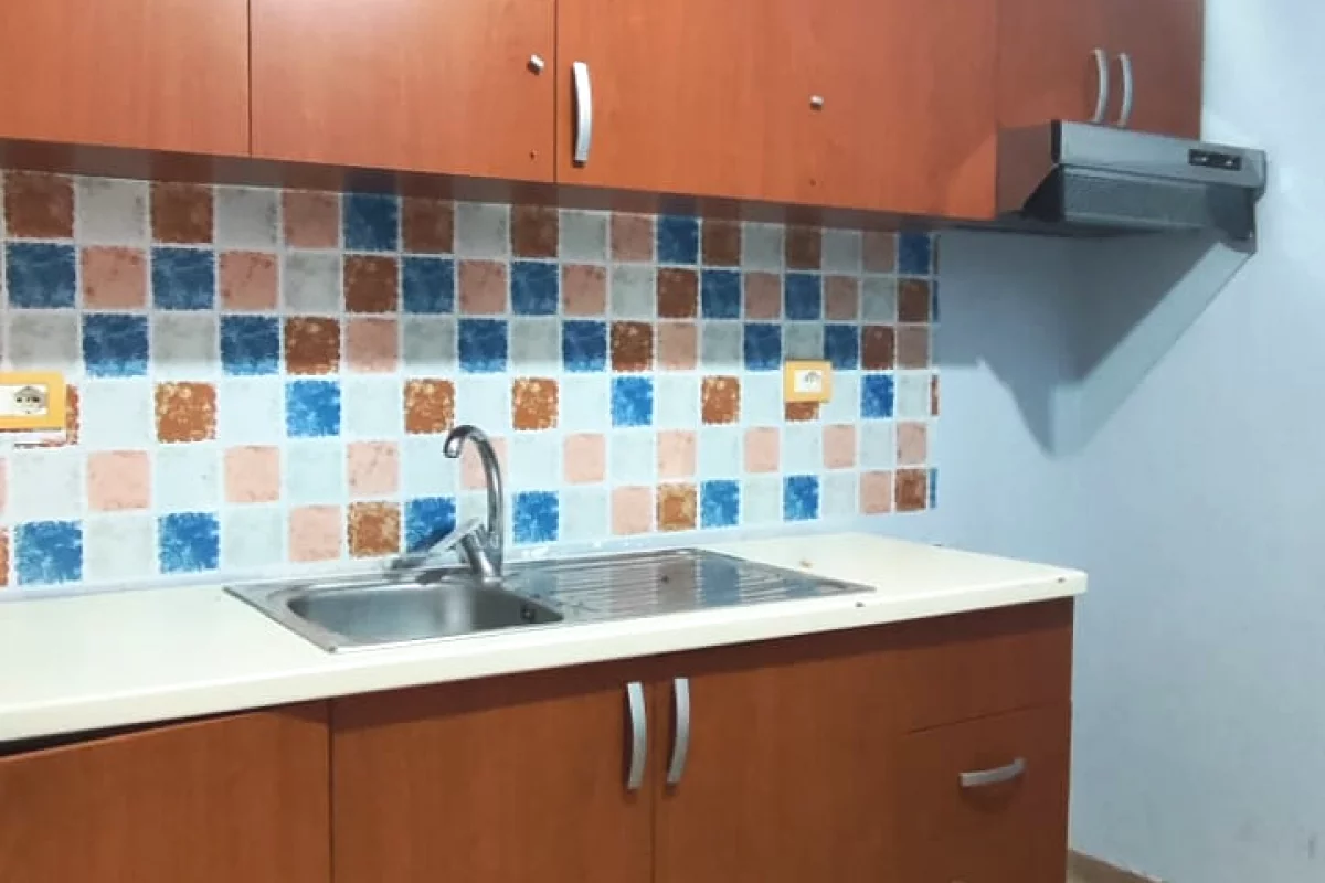 Shtepi ne shitje Apartament ne Tirane, 1+1, Mobilimi Pjeserisht e mobiluar, Pagesa 95,000  Euro.