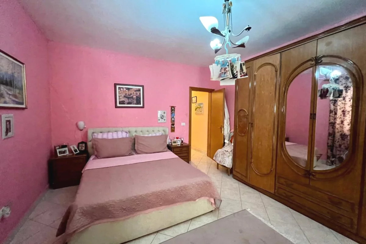 Shtepi ne shitje Apartament ne Tirane, 3+1, Mobilimi E mobiluar, Pagesa 550,000  Euro.