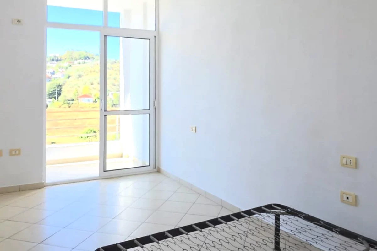 Shtepi ne shitje Apartament ne Tirane, 2+1, Mobilimi Bosh, pa mobiluar, Pagesa 165,000  Euro.