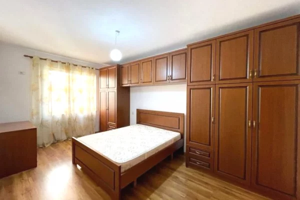 Shtepi me qera 2+1 ne Tirane - 650 Euro
