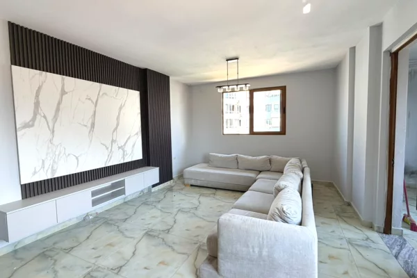 Shitet apartament 2+1 tek Rruga Ali Demi .