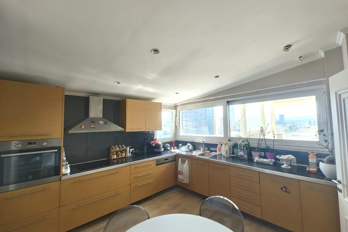 Shtepi ne shitje Apartament ne Tirane, 3+1, Mobilimi E mobiluar, Pagesa 580,000  Euro.