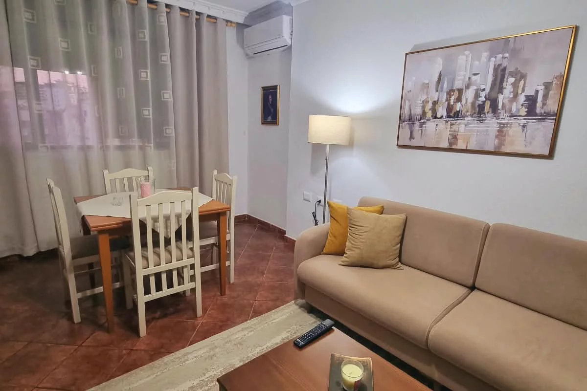 Shtepi me qera Apartament ne Tirane, 2+1, Mobilimi E mobiluar, Pagesa 700  Euro.