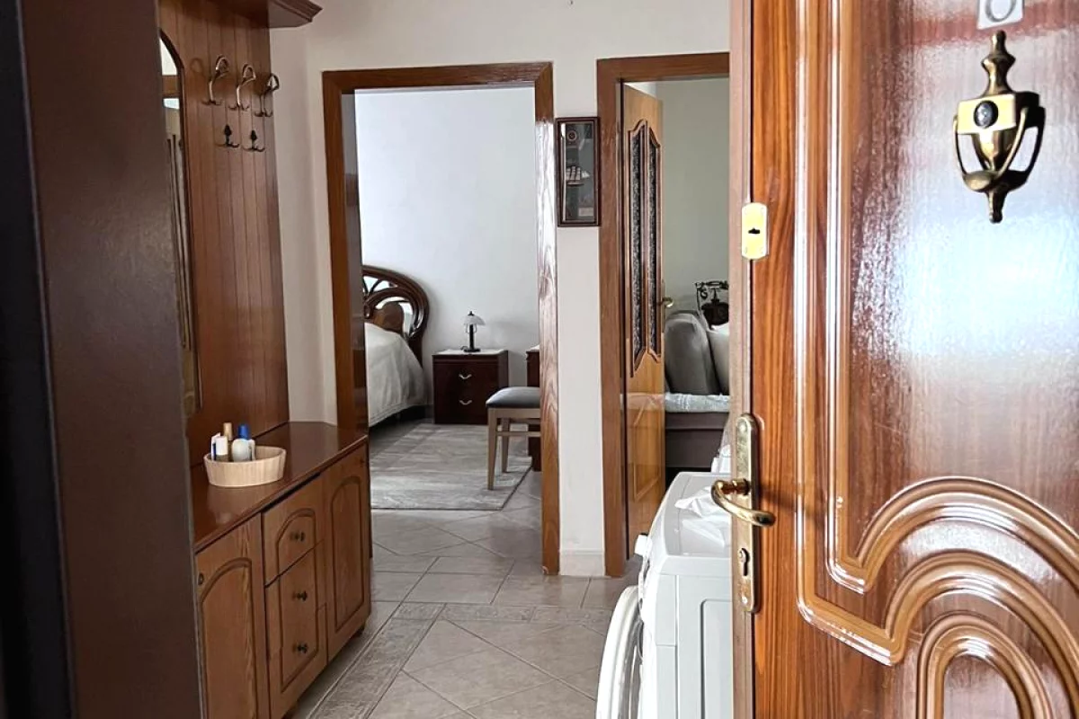 Shtepi me qera Apartament ne Tirane, 3+1, Mobilimi E mobiluar, Pagesa 850  Euro.