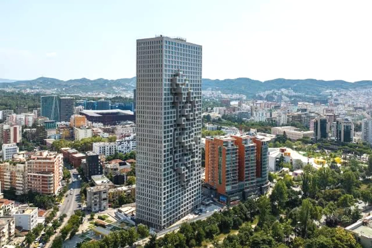 Jepet ambient biznesi me qira tek DownTown , Piramida , Rruga e Elbasanit , ETC .