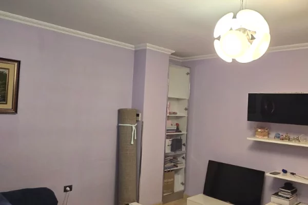 Shtepi me qera 2+1 ne Tirane - 650 Euro