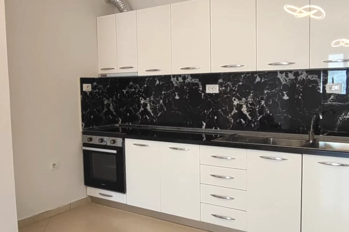 Shtepi me qera Apartament ne Tirane, 2+1, Mobilimi Pjeserisht e mobiluar, Pagesa 380  Euro.