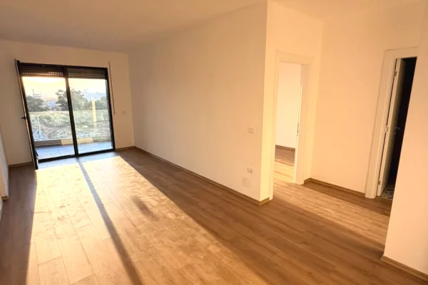 Ambient biznesi me qera 3+1 ne Tirane - 500 Euro