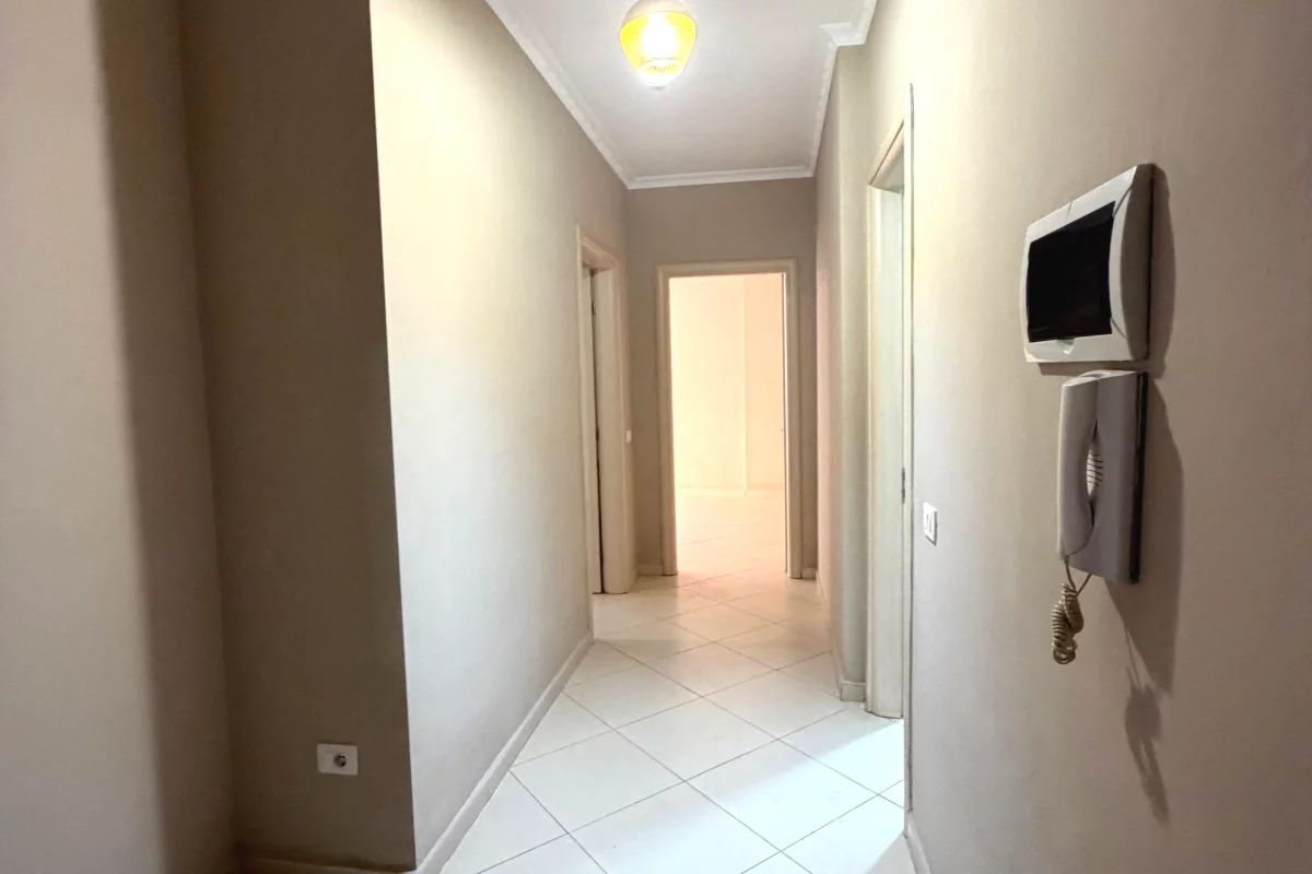 Shtepi ne shitje Apartament ne Tirane, 2+1, Mobilimi Bosh, pa mobiluar, Pagesa 155,000  Euro.