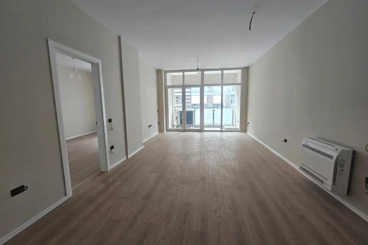 Jepet ambient biznesi per zyre me qira tek Kompleksi Kika 3 , Komuna e Parisit .
