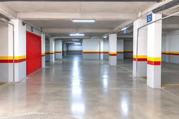 Shiten 14 poste parkimi tek Pallatet Cabej , Yzberisht , Misto Mame , Astir , Kashar .