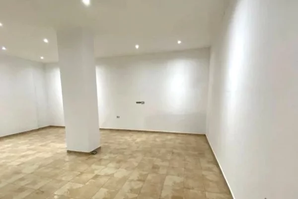 Jepet ambient biznesi me qira tek Pallatet Cabej , Yzberisht .