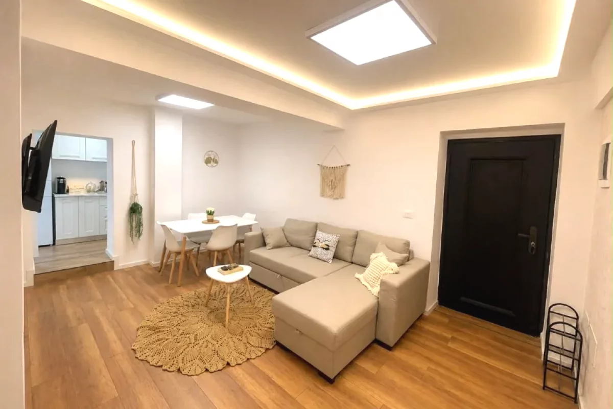 Shtepi me qera Apartament ne Tirane, 2+1, Mobilimi E mobiluar, Pagesa 650  Euro.