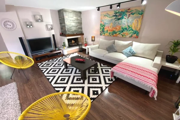 Shtepi me qera 3+1 ne Tirane - 2,500 Euro