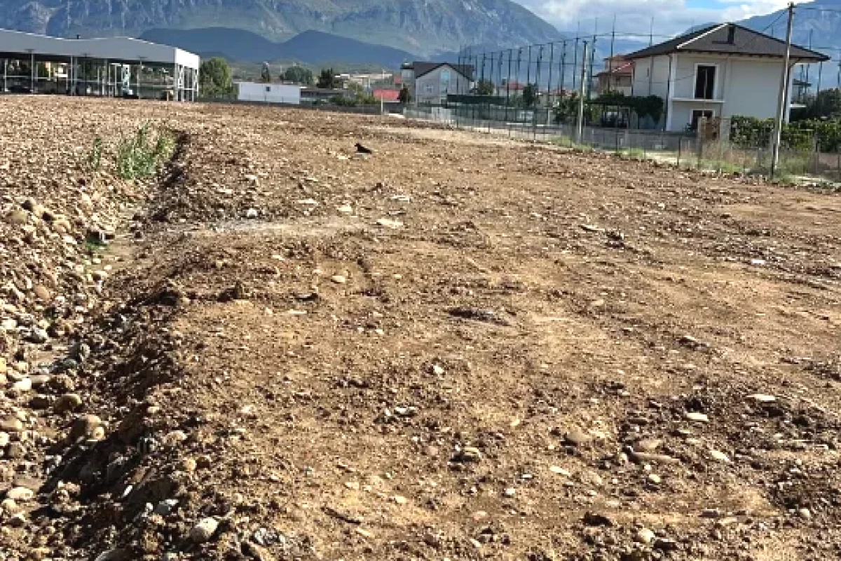 Jepet toke me qira ne Kamez , Rruga Apollonia , Instituti .