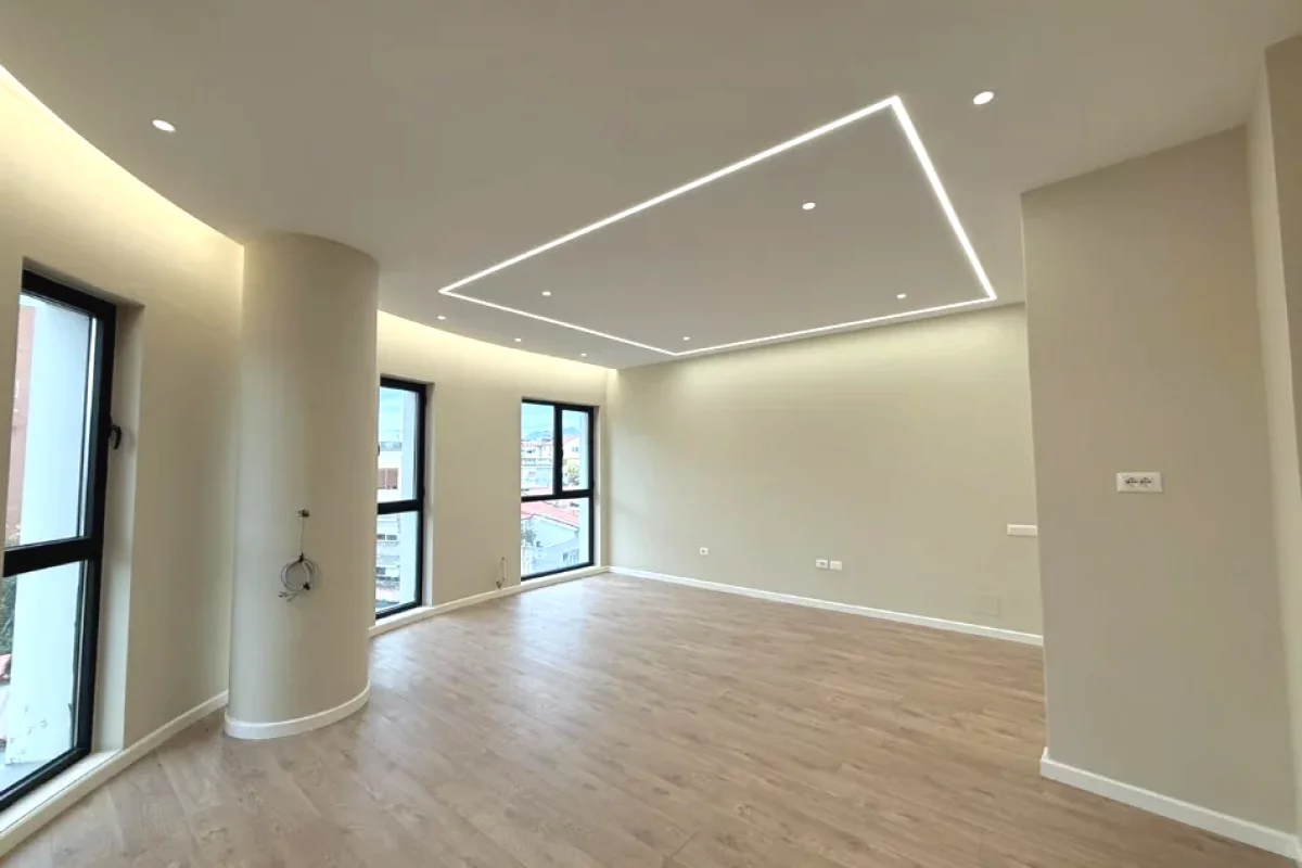Shtepi ne shitje Apartament ne Tirane, 2+1, Mobilimi Bosh, pa mobiluar, Pagesa 330,000  Euro.