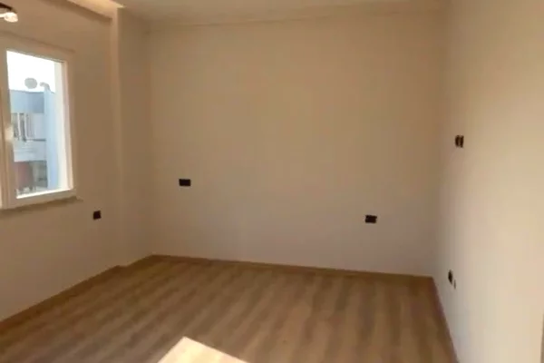 Shiten 2 apartamente 1+1 ne Astir , prane Pasticeri Nela 5 , Yzberisht , Kashar .