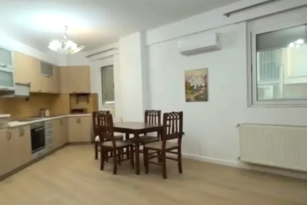 Jepet ambient biznesi me qira tek Garda , ish Blloku .