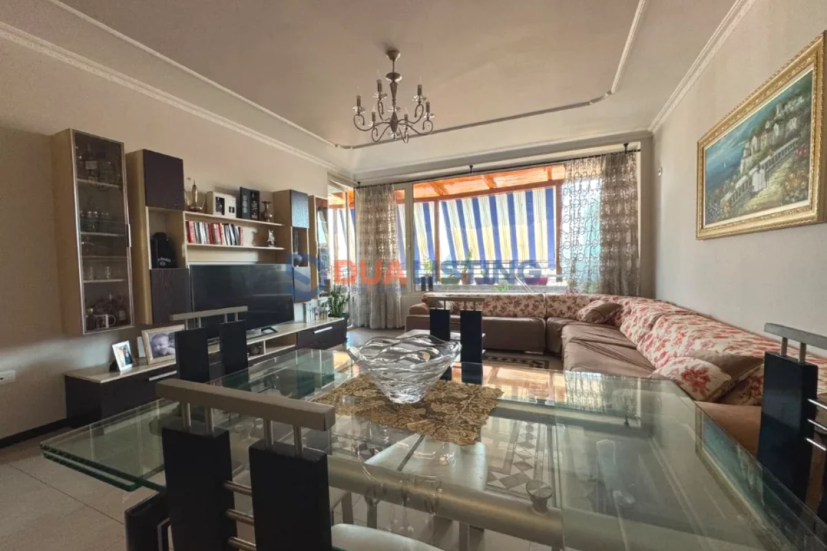 Shtepi ne shitje Apartament ne Tirane, 3+1, Mobilimi E mobiluar, Pagesa 360,000  Euro.