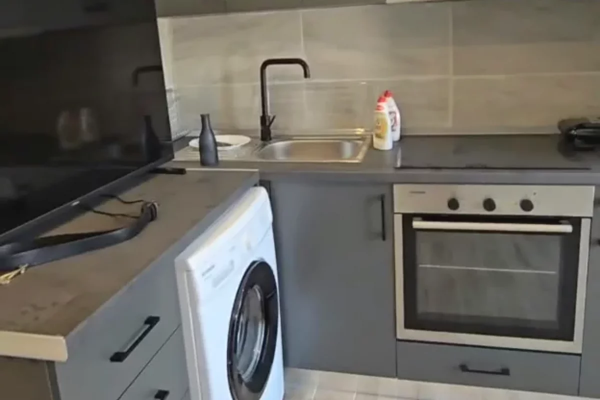 Shtepi ne shitje Apartament ne Tirane, 1+1, Mobilimi E mobiluar, Pagesa 150,000  Euro.