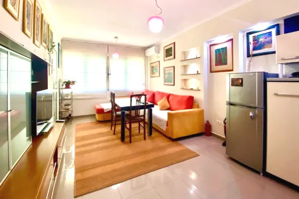 Jepet apartament 1+1 me qira tek ish Blloku , prane Dok Hospital .