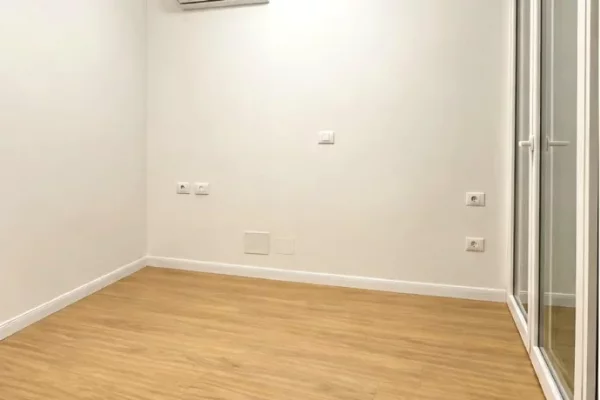 Shitet garsoniere+verande tek Kodra e Diellit , Rruga Rrapo Hekali .