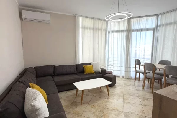 Shtepi me qera 2+1 ne Tirane - 700 Euro
