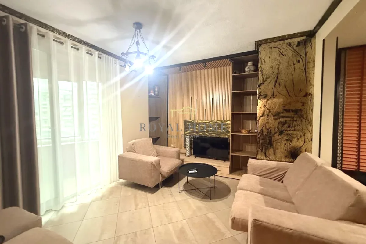 Shtepi me qera Apartament ne Tirane, 3+1, Mobilimi E mobiluar, Pagesa 1,200  Euro.