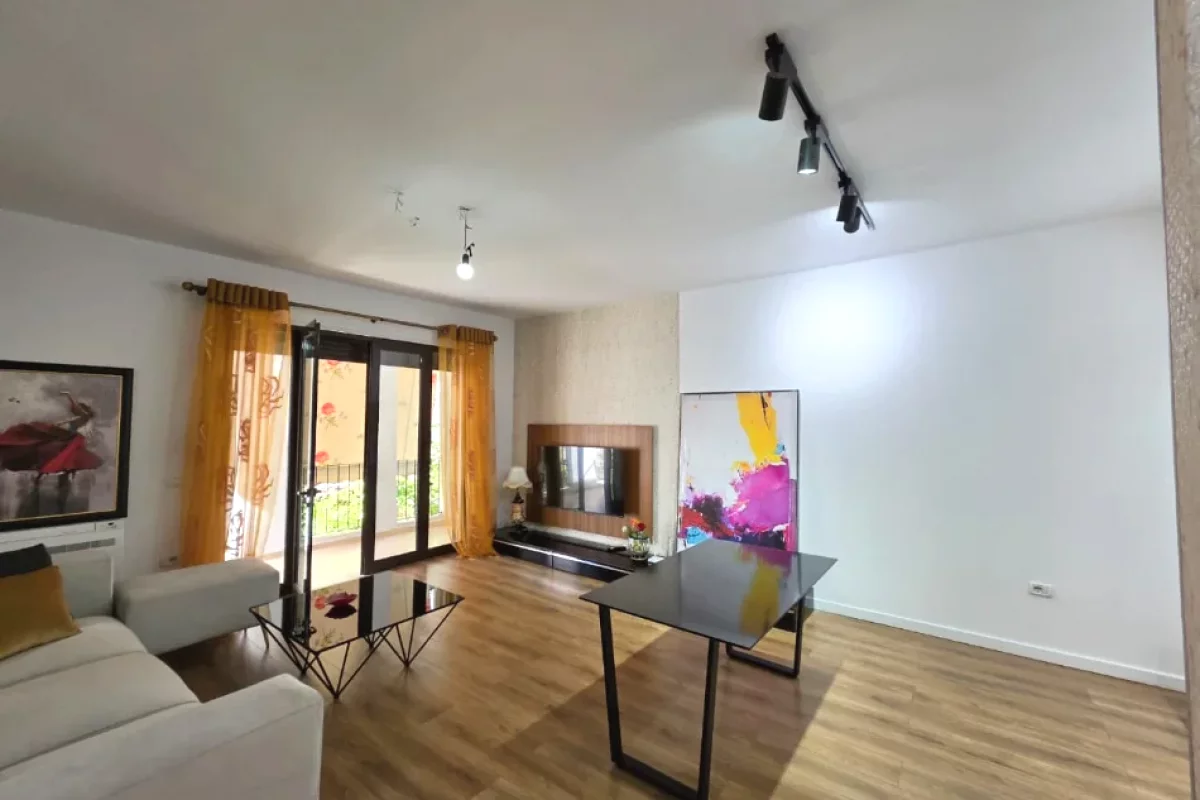 Shtepi me qera Apartament ne Tirane, 2+1, Mobilimi E mobiluar, Pagesa 1,200  Euro.