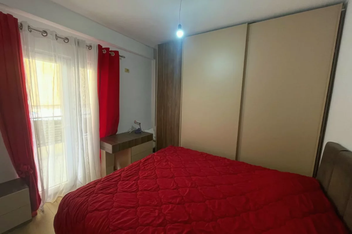 Shtepi ne shitje Apartament ne Tirane, 2+1, Mobilimi E mobiluar, Pagesa 135,000  Euro.