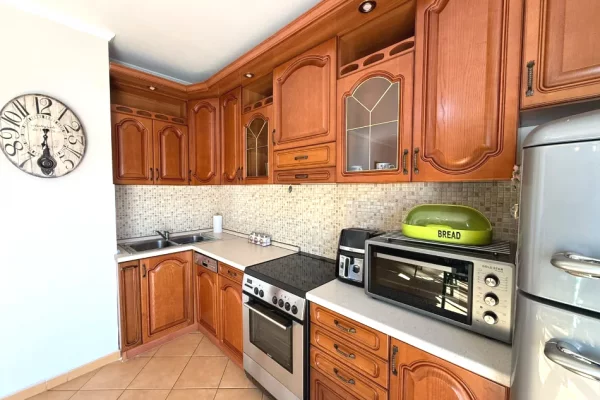 Shtepi me qera 2+1 ne Tirane - 750 Euro
