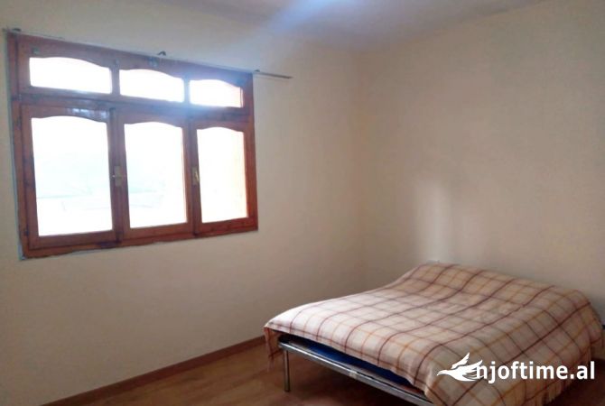 Casa privata/Indipendente in affitto a Tirana 1+1, SemiArredato