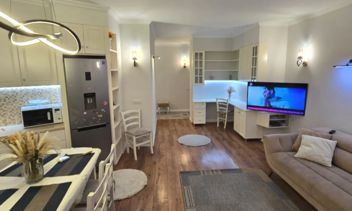 Appartamento in affitto a Tirana 3+1, Arredato