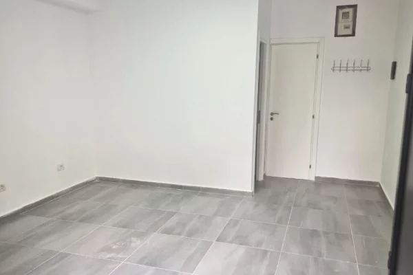 Jepet ambient biznesi me qira , tek Rruga Sulejman Pasha .