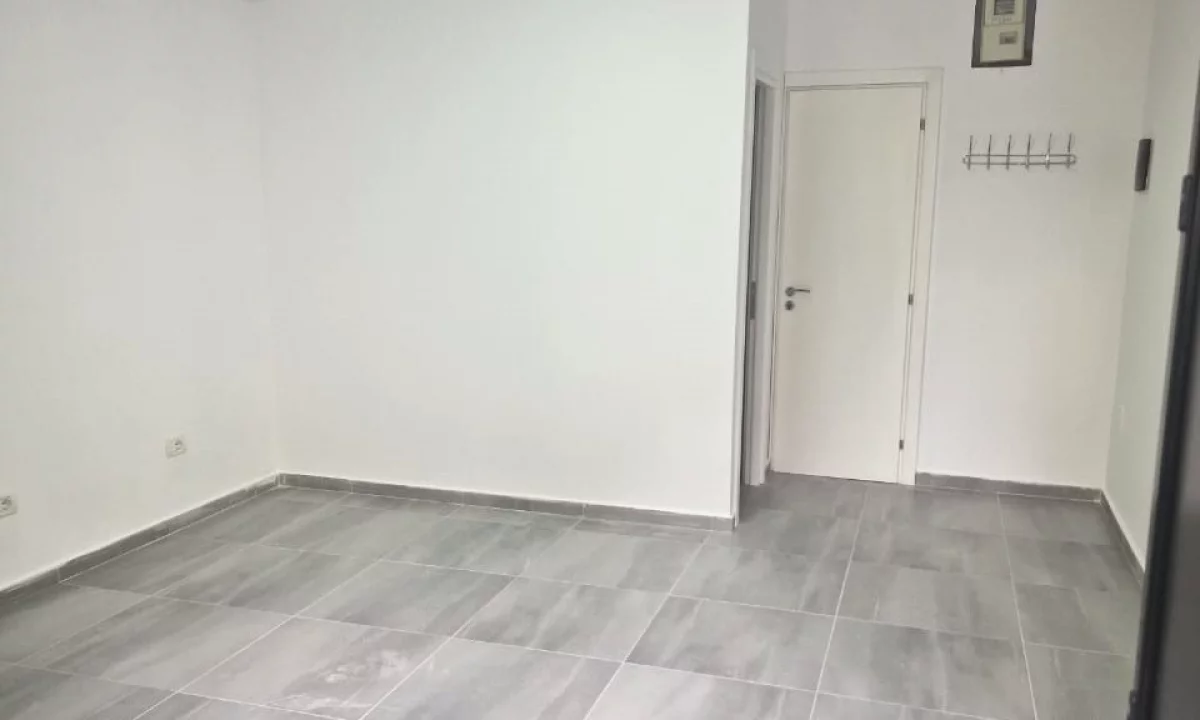 Jepet ambient biznesi me qira , tek Rruga Sulejman Pasha .