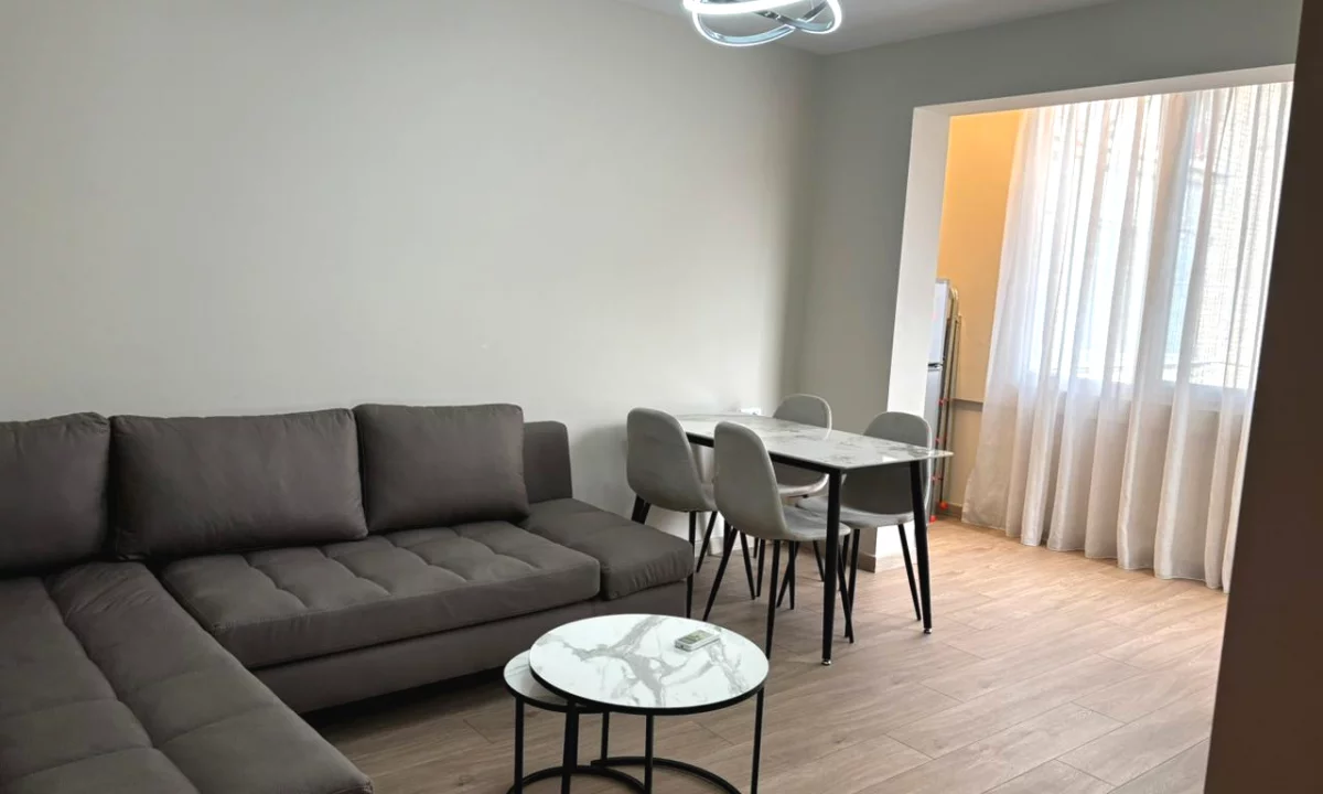 Appartamento in affitto a Tirana 2+1, Arredato