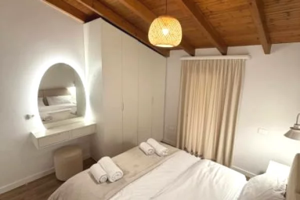 Jepet apartament 1+1+Post Parkimi me qira tek Komuna e Parisit 